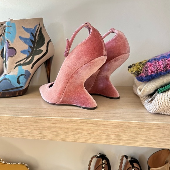 🌟SOLD🌟 Salvatore Ferragamo Pink Pumps - Picture 2 of 7